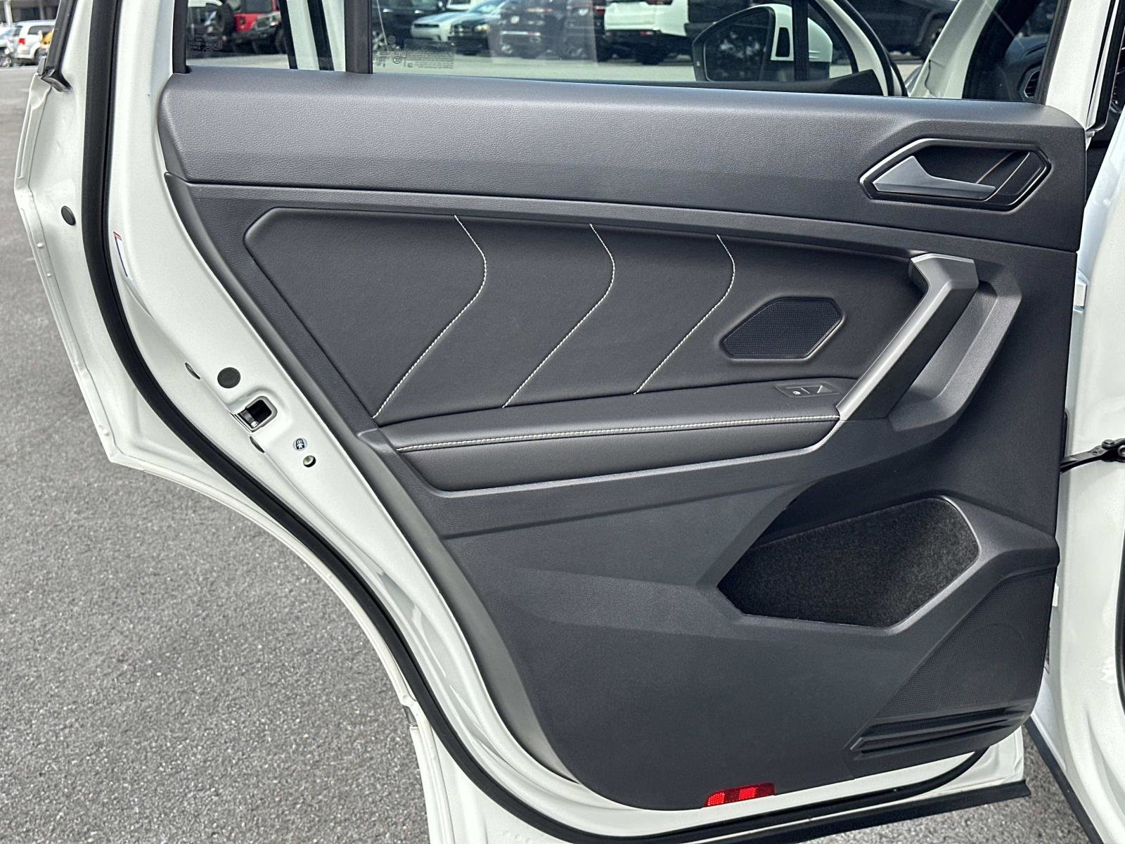 Used 2023 Volkswagen Tiguan SEL R-Line image 15