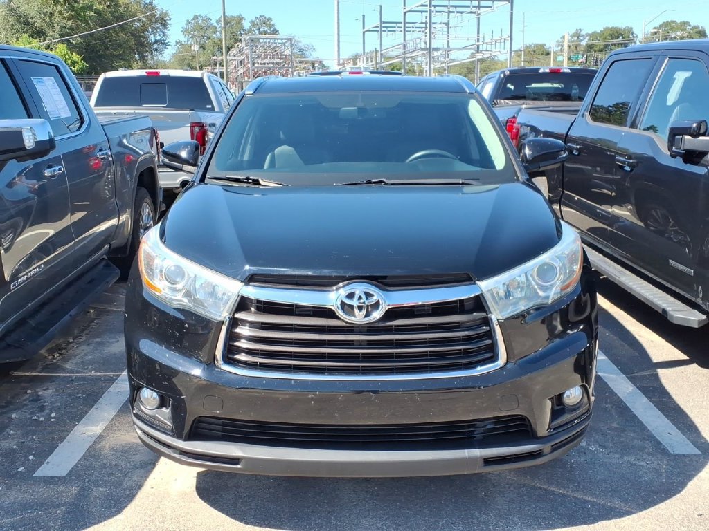 Used 2015 Toyota Highlander XLE FWD image 2