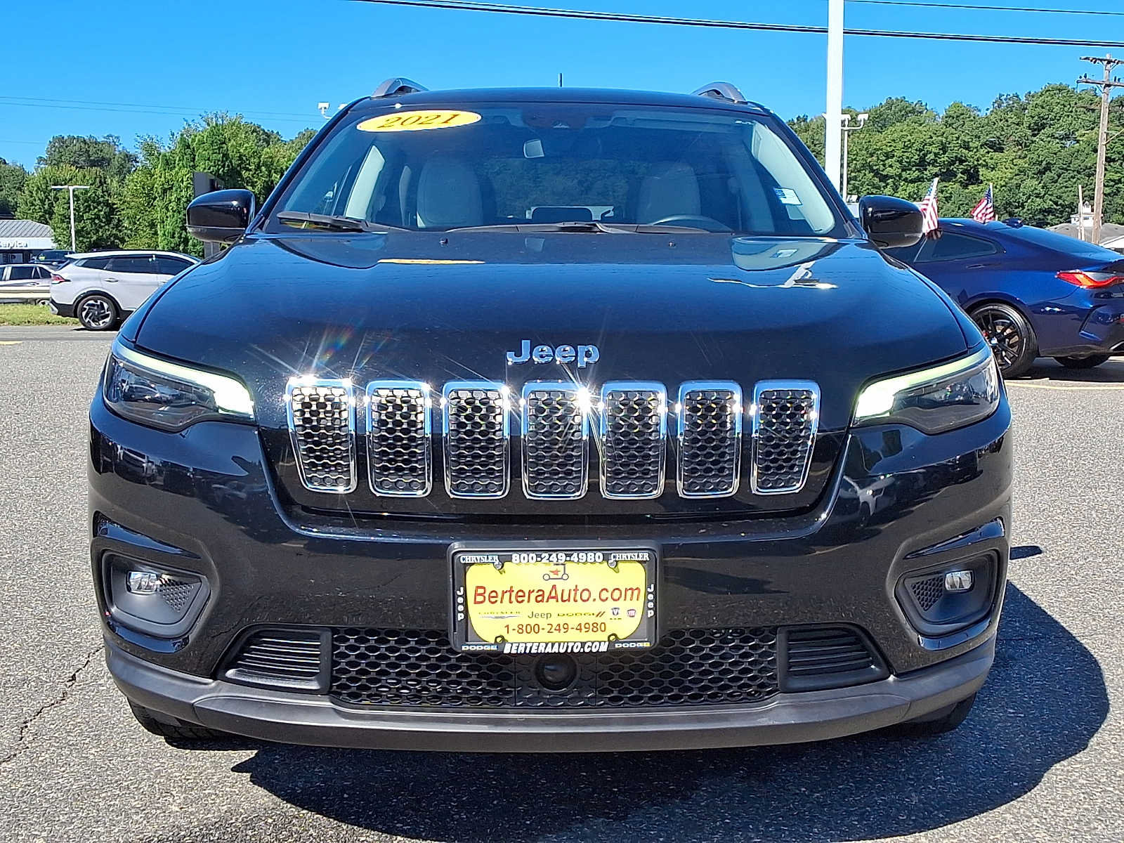 Used 2021 Jeep Cherokee Latitude Plus AWD/4WD image 2