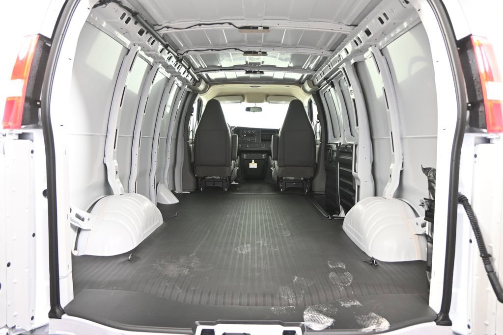New 2026 Chevrolet Express 3500 image 16
