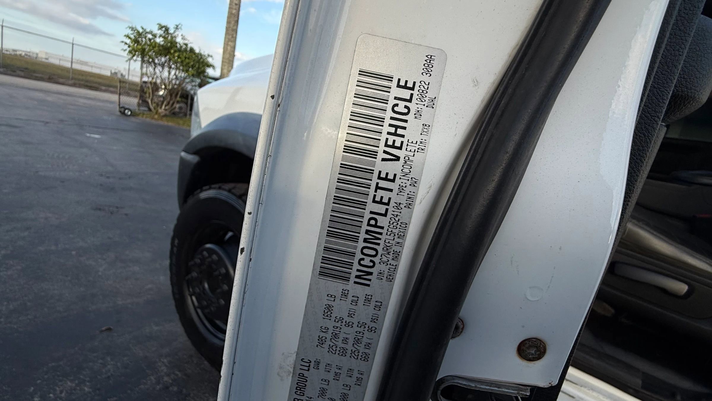 Used 2015 RAM 4500 Tradesman w/ Chrome Appearance Group image 33