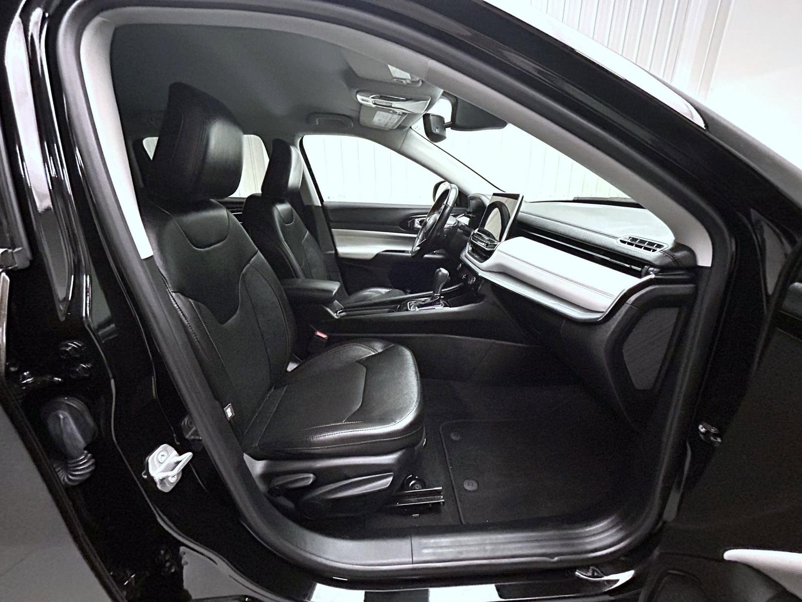 Used 2022 Jeep Compass Limited image 15