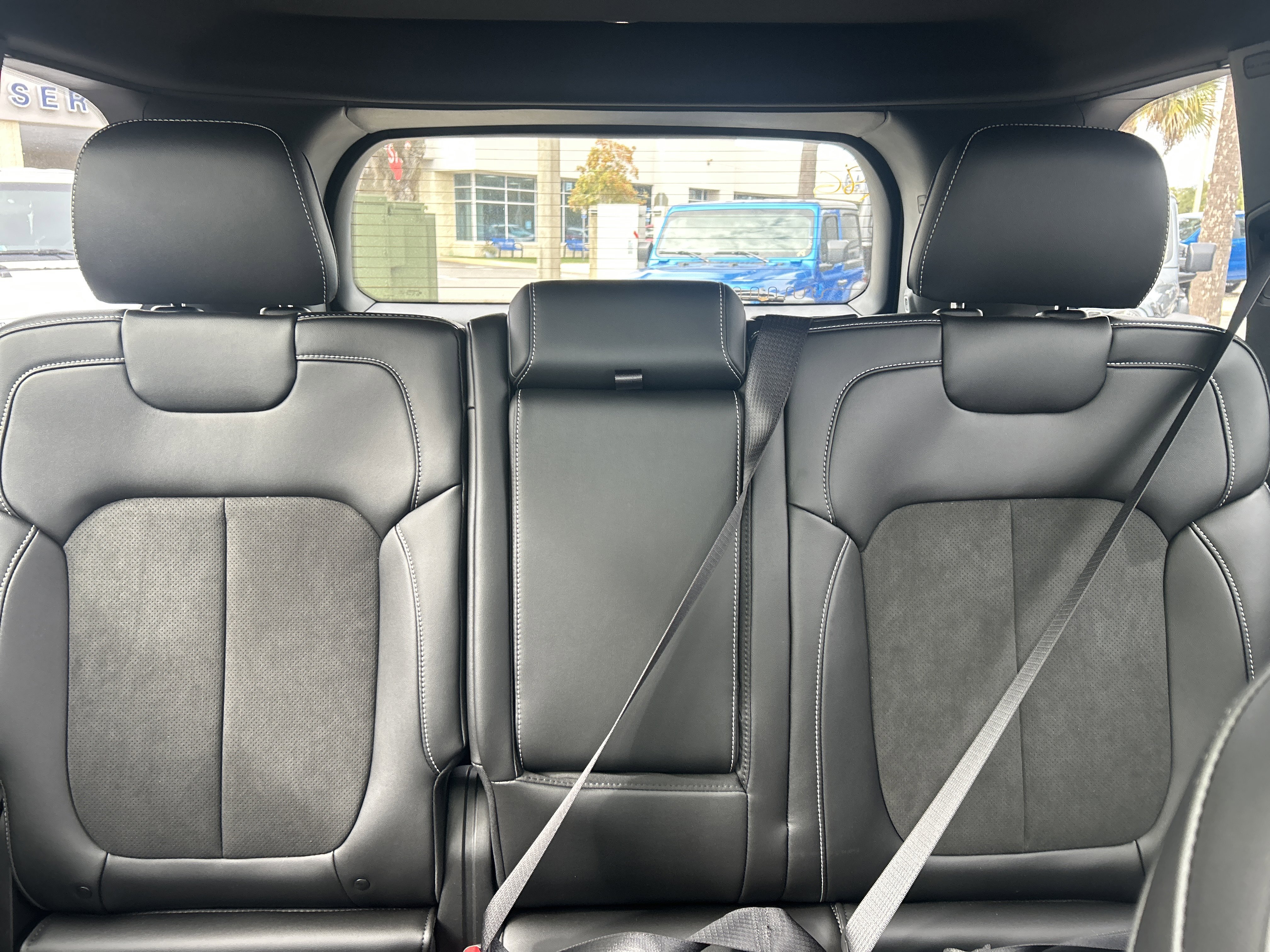 New 2025 Jeep Grand Cherokee Altitude image 19