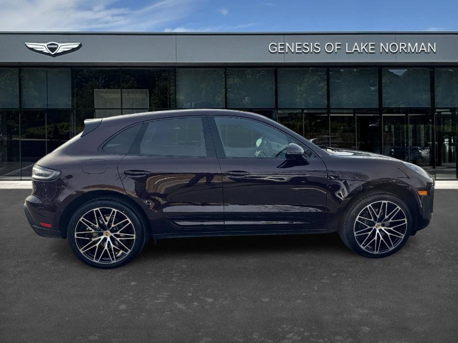 Used 2024 Porsche Macan image 3
