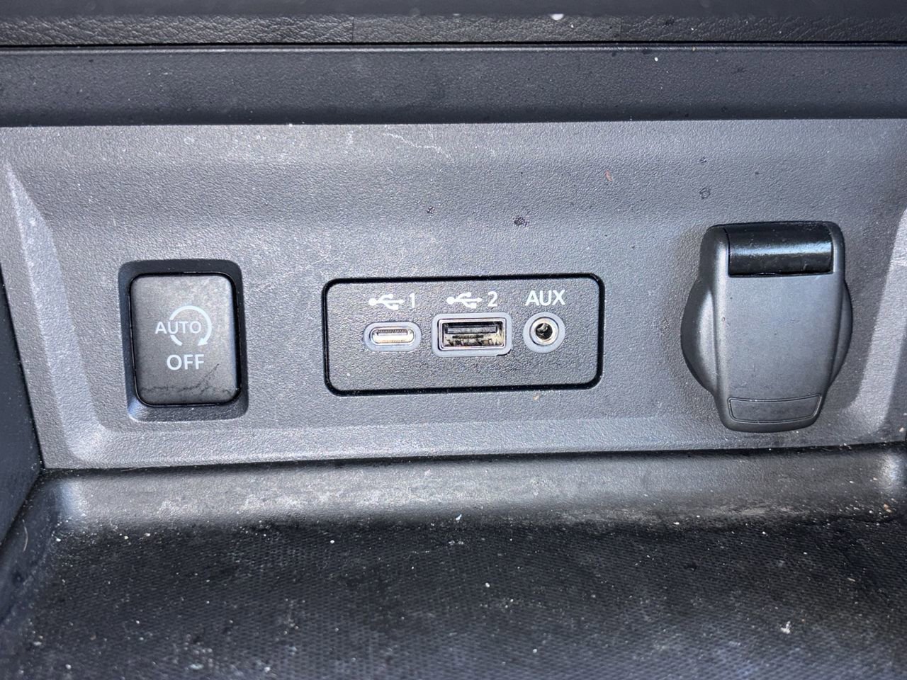 Used 2024 Nissan Sentra SV FWD image 15