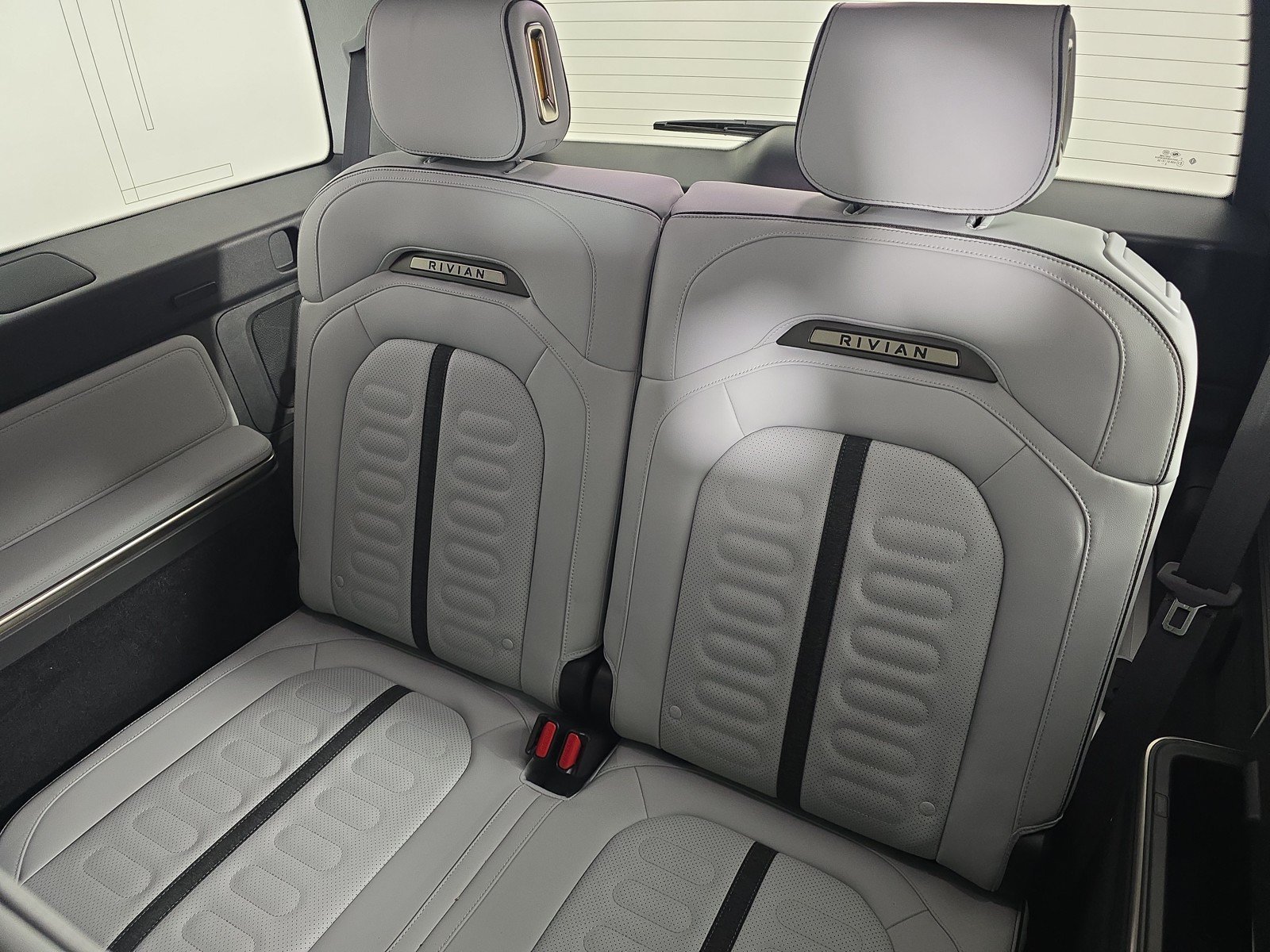 Used 2024 Rivian R1S Adventure AWD/4WD image 22