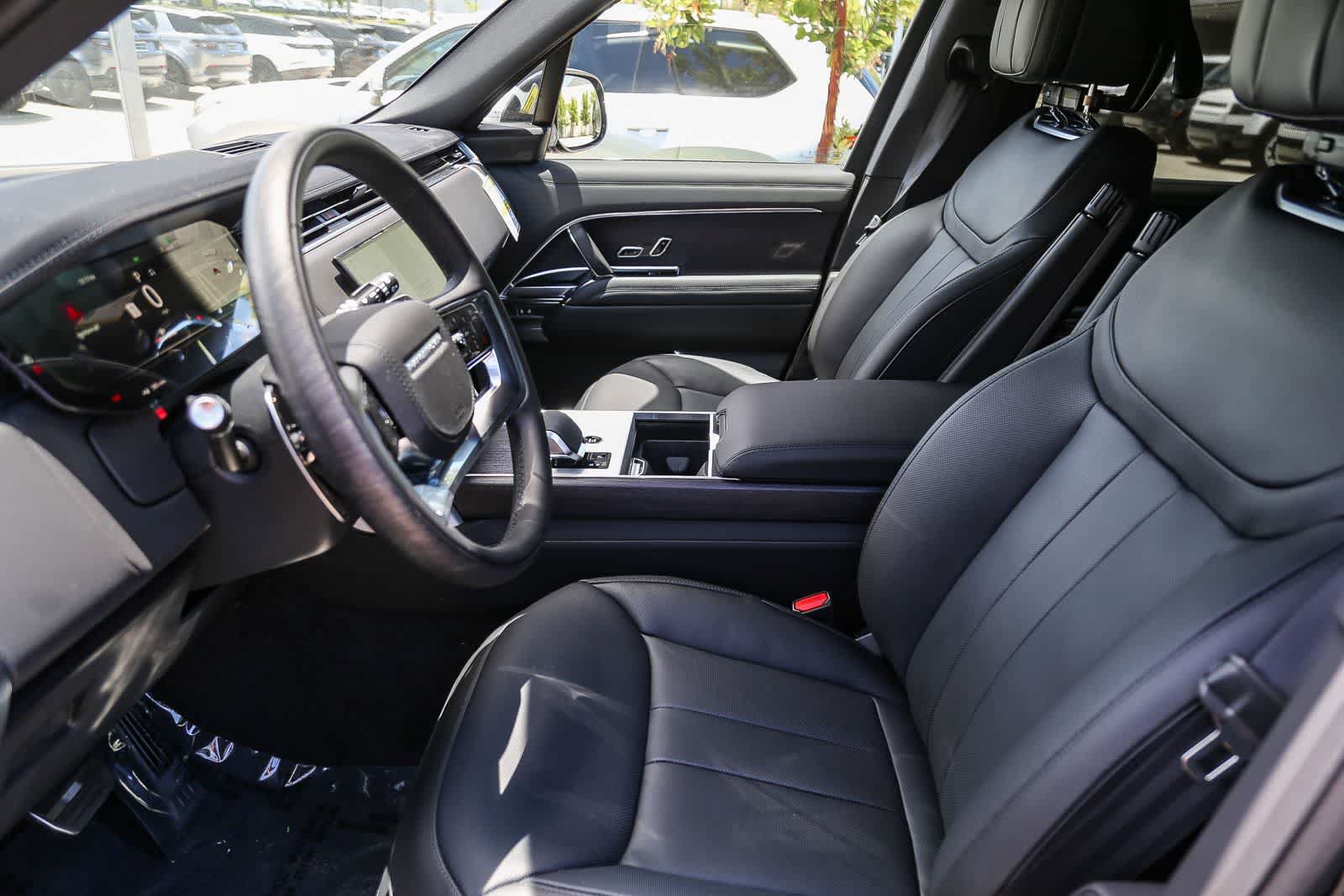 New 2026 Land Rover Range Rover Long Wheelbase SE AWD/4WD image 19