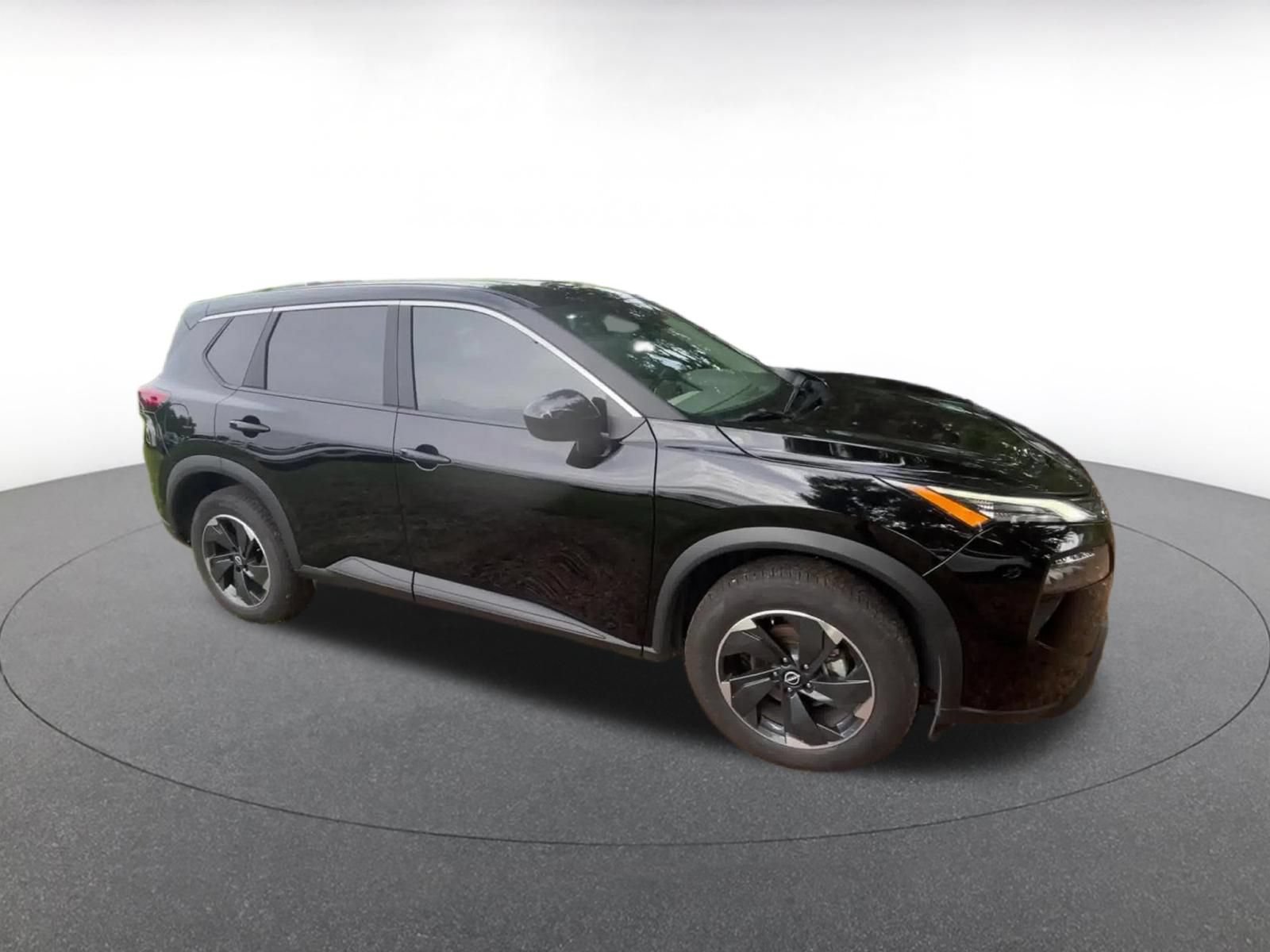 Used 2025 Nissan Rogue SV AWD/4WD image 2