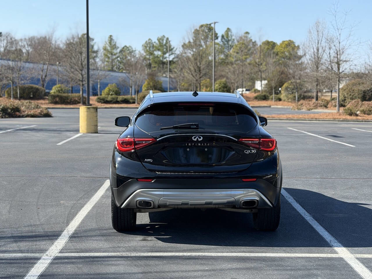 Used 2017 INFINITI QX30 Premium image 8