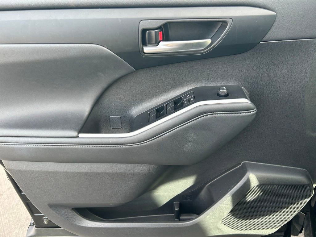 Used 2025 Toyota Highlander XSE image 10