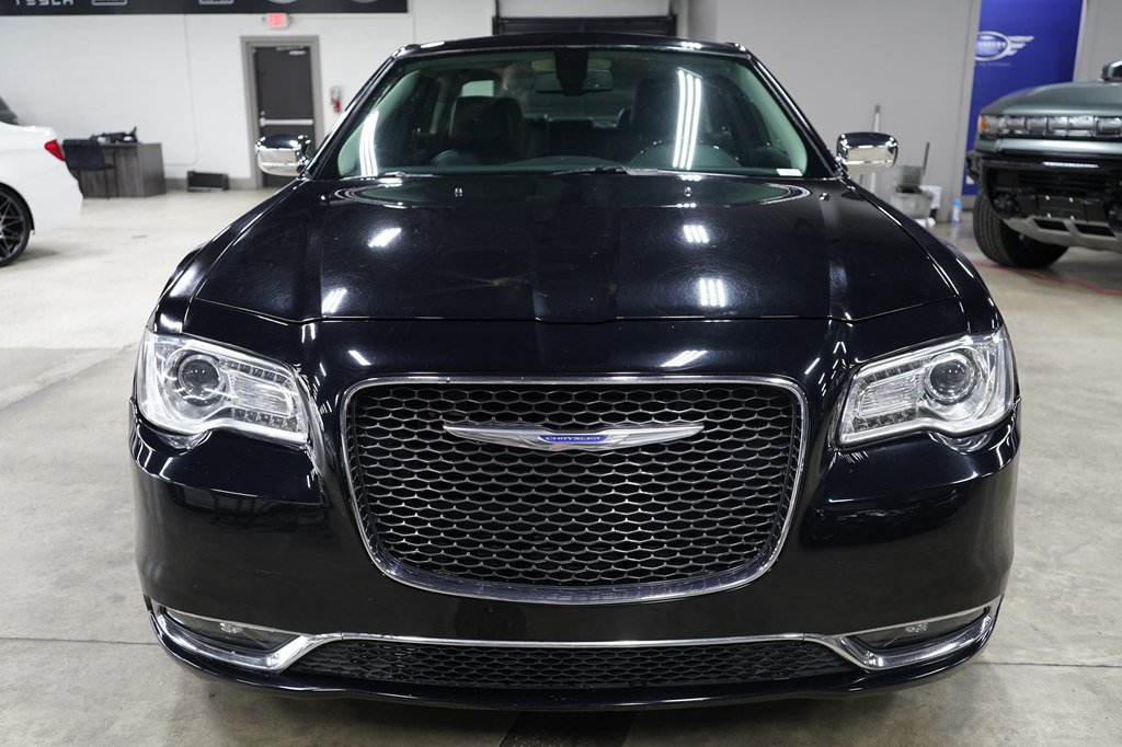 Used 2017 Chrysler 300 C RWD image 8