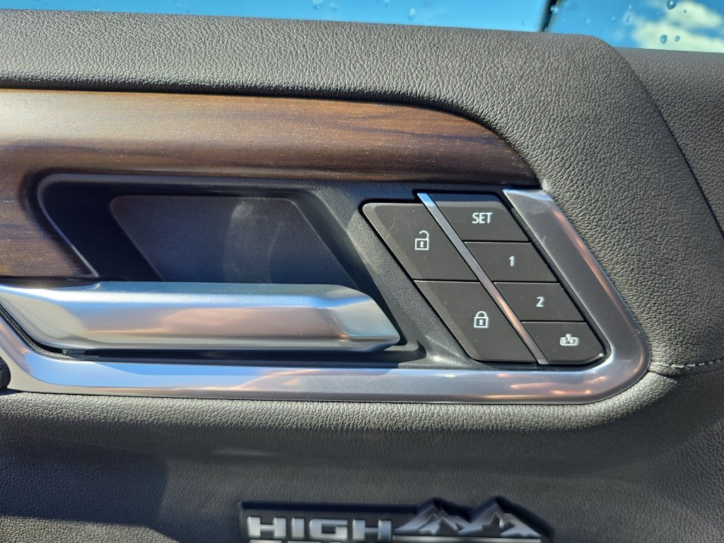 New 2026 Chevrolet Silverado 1500 High Country AWD/4WD image 13