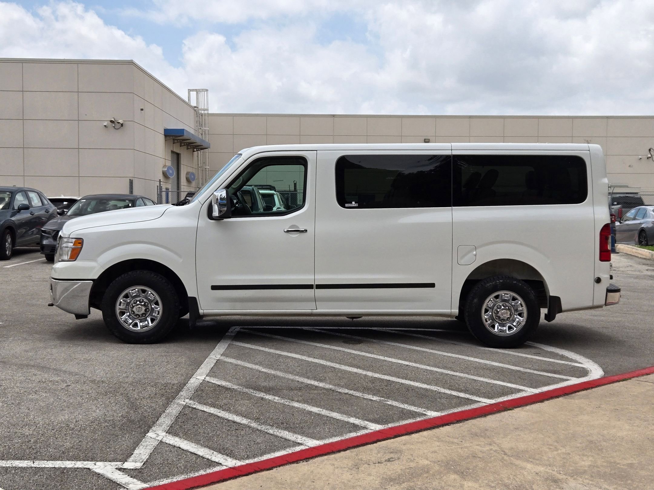 Used 2020 Nissan NV 3500 SL RWD image 6