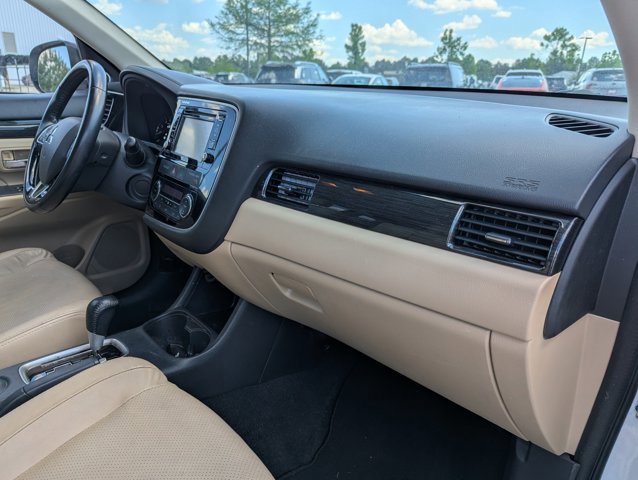 Used 2016 Mitsubishi Outlander SE image 27