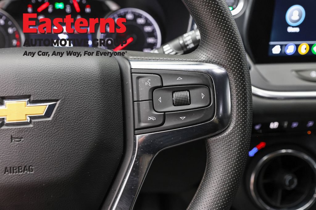 Used 2025 Chevrolet Blazer LT FWD image 18
