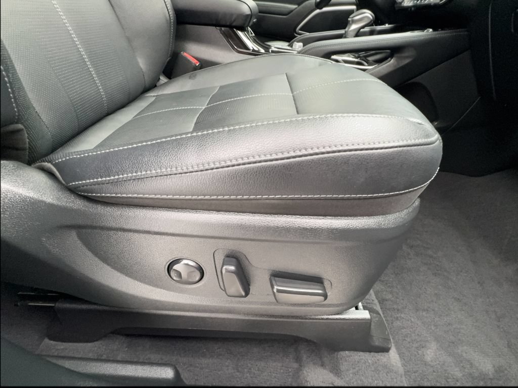 Used 2024 Kia Telluride EX w/ EX Captain's Chair Package AWD/4WD image 34