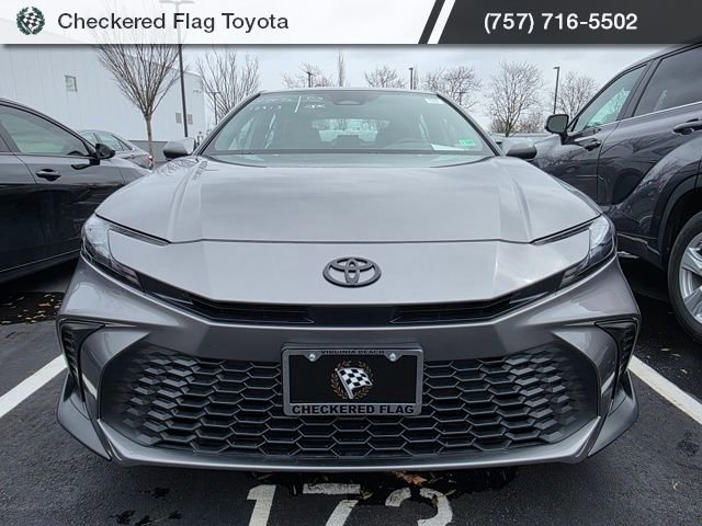 Used 2025 Toyota Camry SE w/ Convenience Package image 1