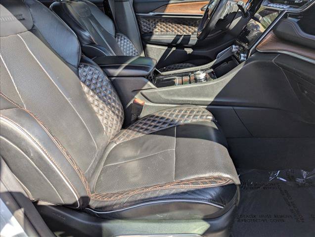 Used 2022 Jeep Grand Cherokee Summit w/ Luxury Tech Group V AWD/4WD image 22