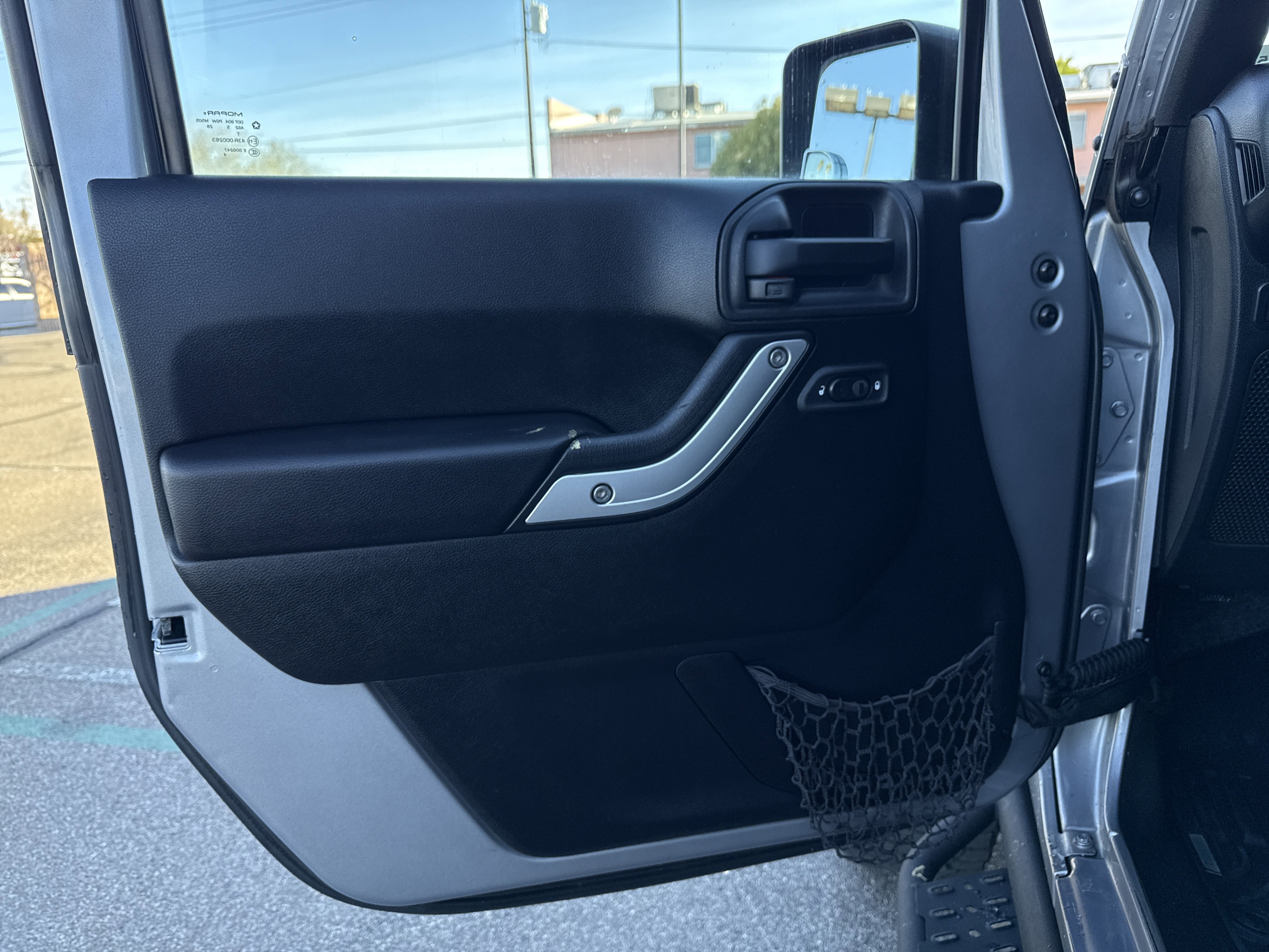 Used 2015 Jeep Wrangler Unlimited Rubicon w/ Connectivity Group image 16