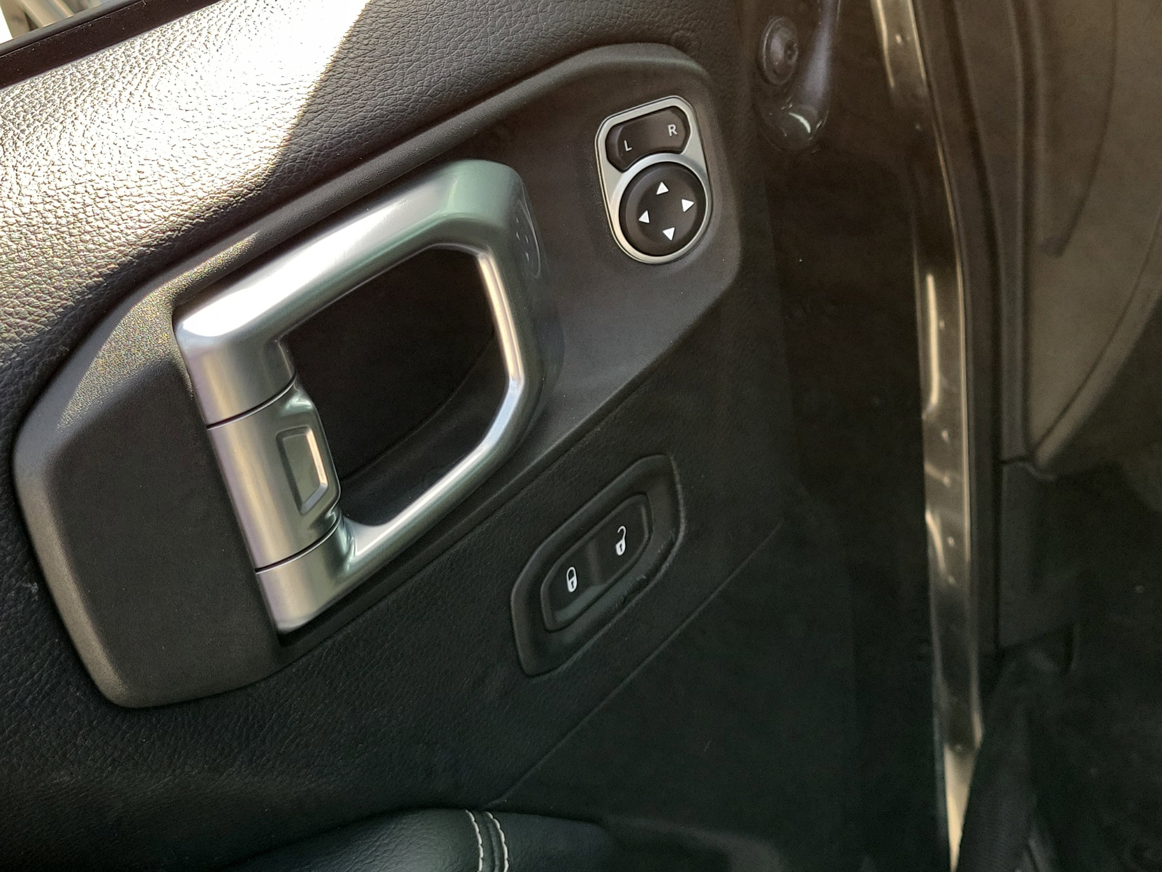Used 2019 Jeep Wrangler Unlimited Sahara AWD/4WD image 21