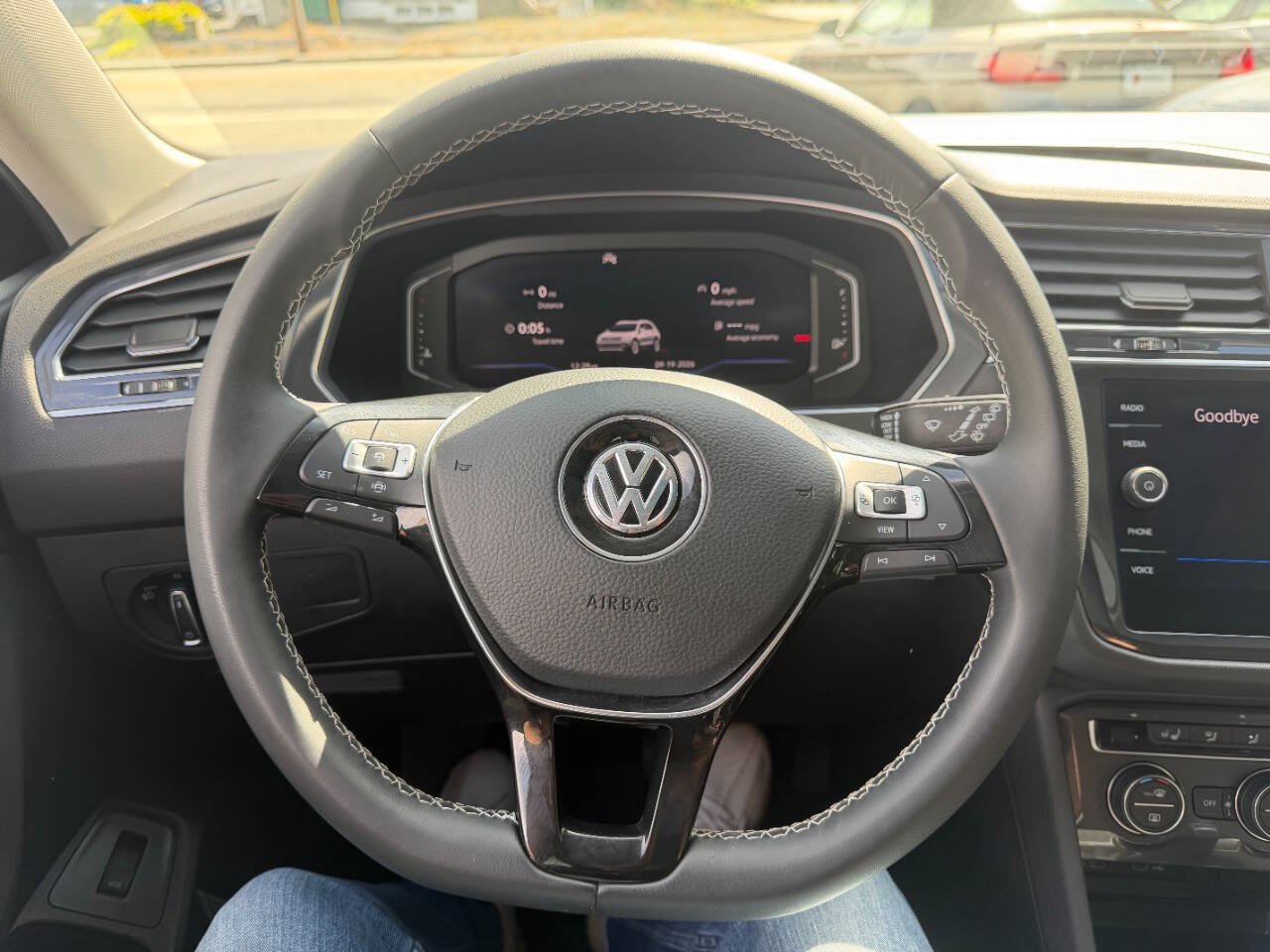 Used 2021 Volkswagen Tiguan SEL AWD/4WD image 33