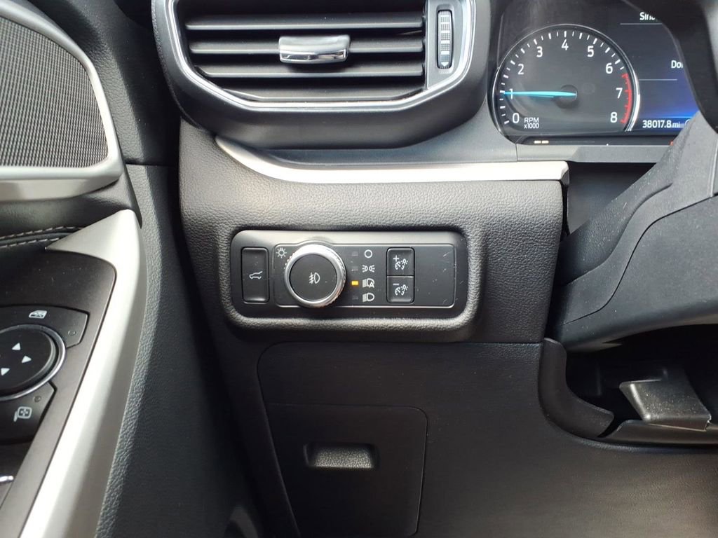 Used 2022 Ford Explorer XLT w/ Equipment Group 202A image 17