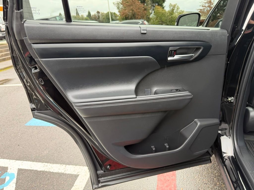 Used 2025 Toyota Highlander XSE AWD/4WD image 30