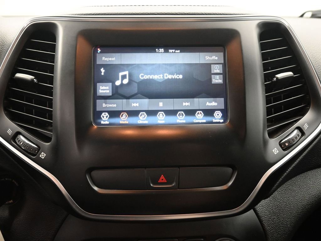 Used 2019 Jeep Cherokee Latitude w/ Popular Appearance Group AWD/4WD image 14