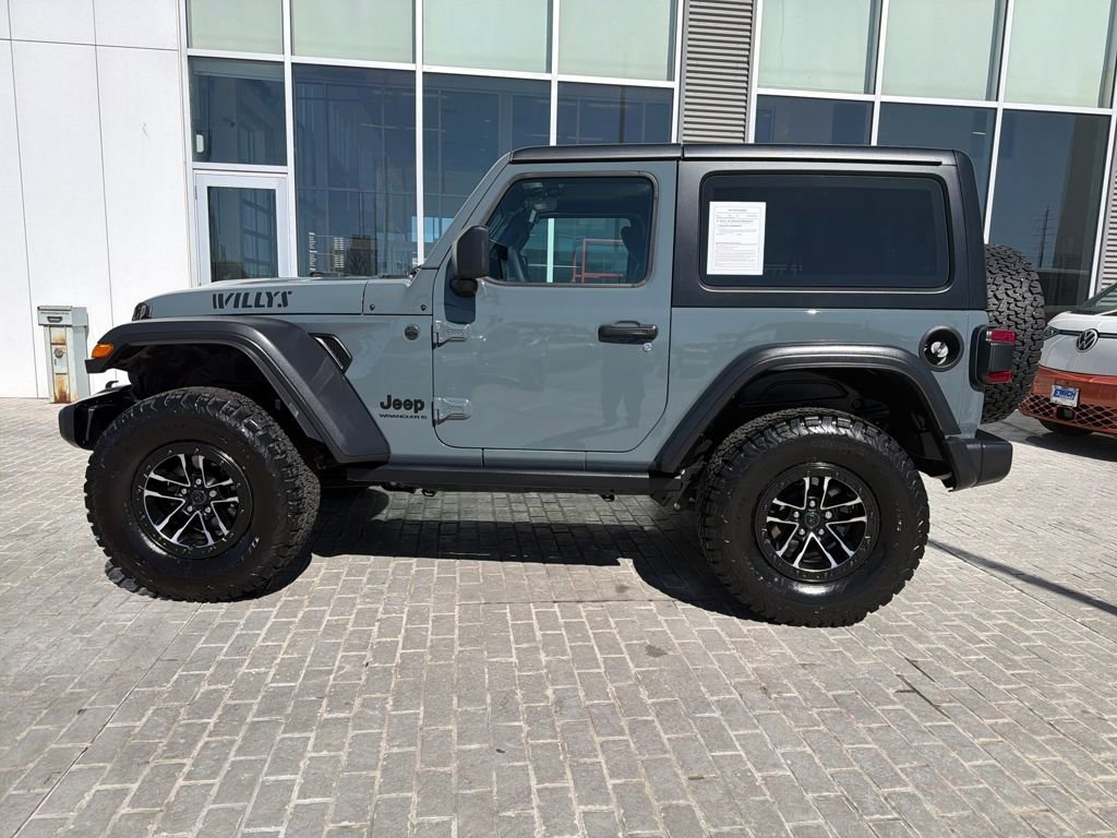 Used 2025 Jeep Wrangler Willys image 2