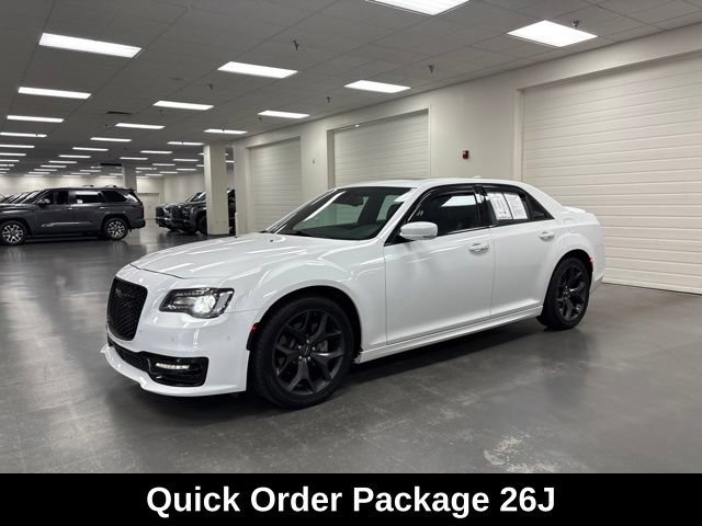 Used 2023 Chrysler 300 S w/ Comfort Group RWD image 3
