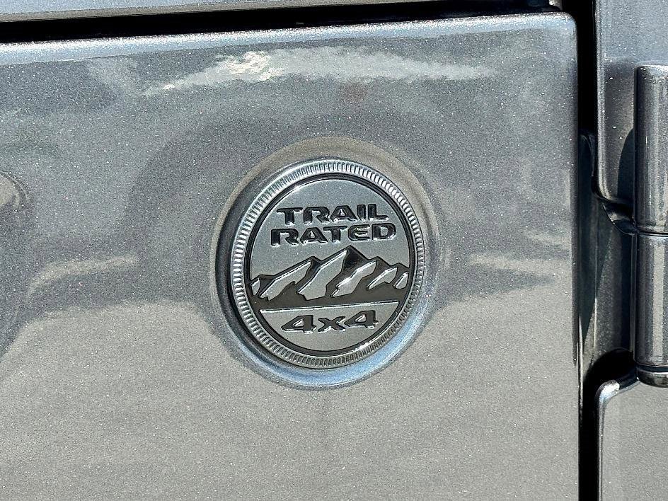 Used 2022 Jeep Gladiator Sport image 14