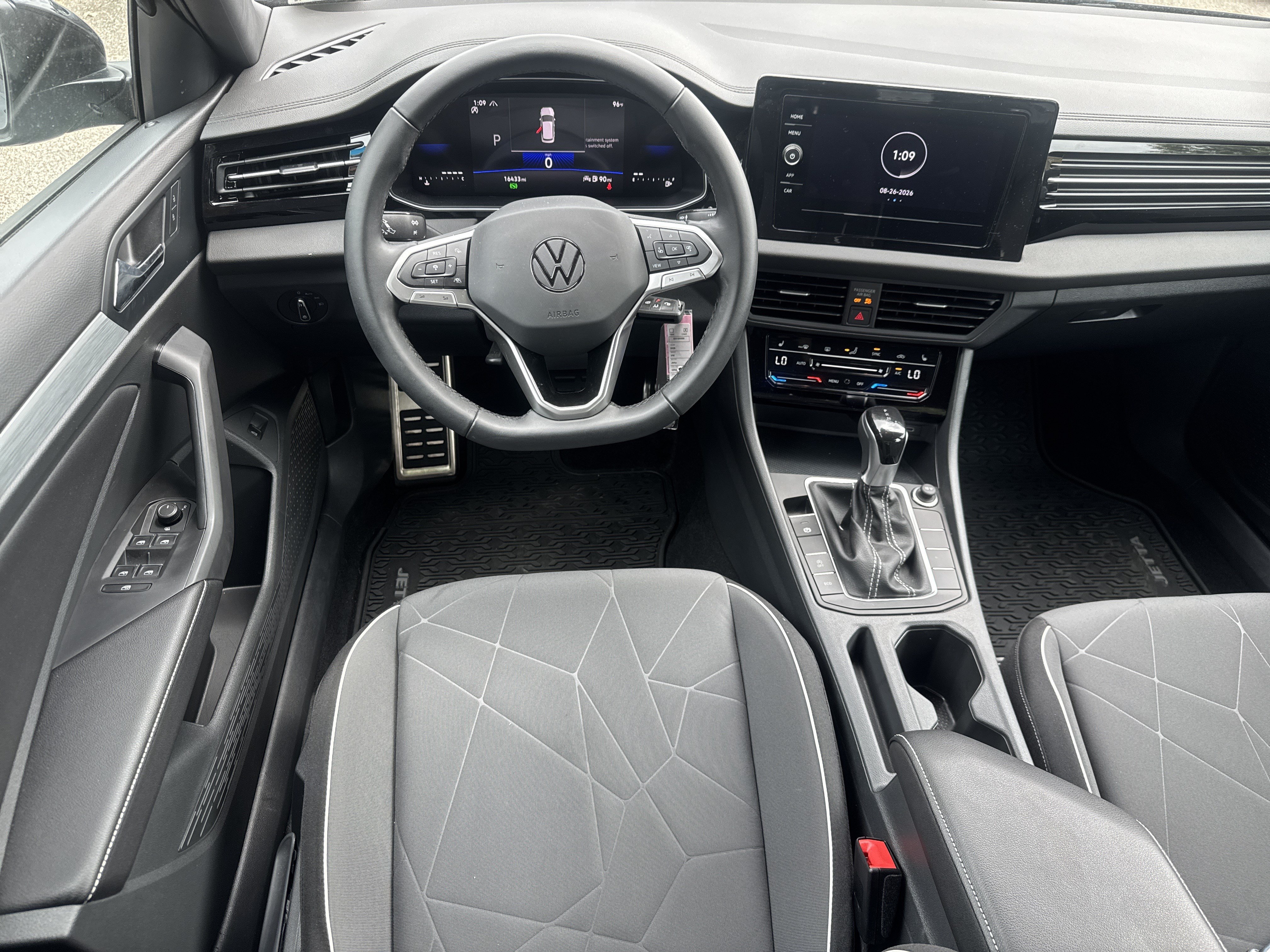 Certified 2025 Volkswagen Jetta Sport FWD image 7