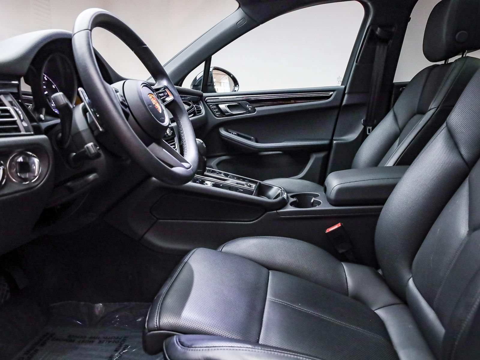 Certified 2026 Porsche Macan AWD/4WD image 22