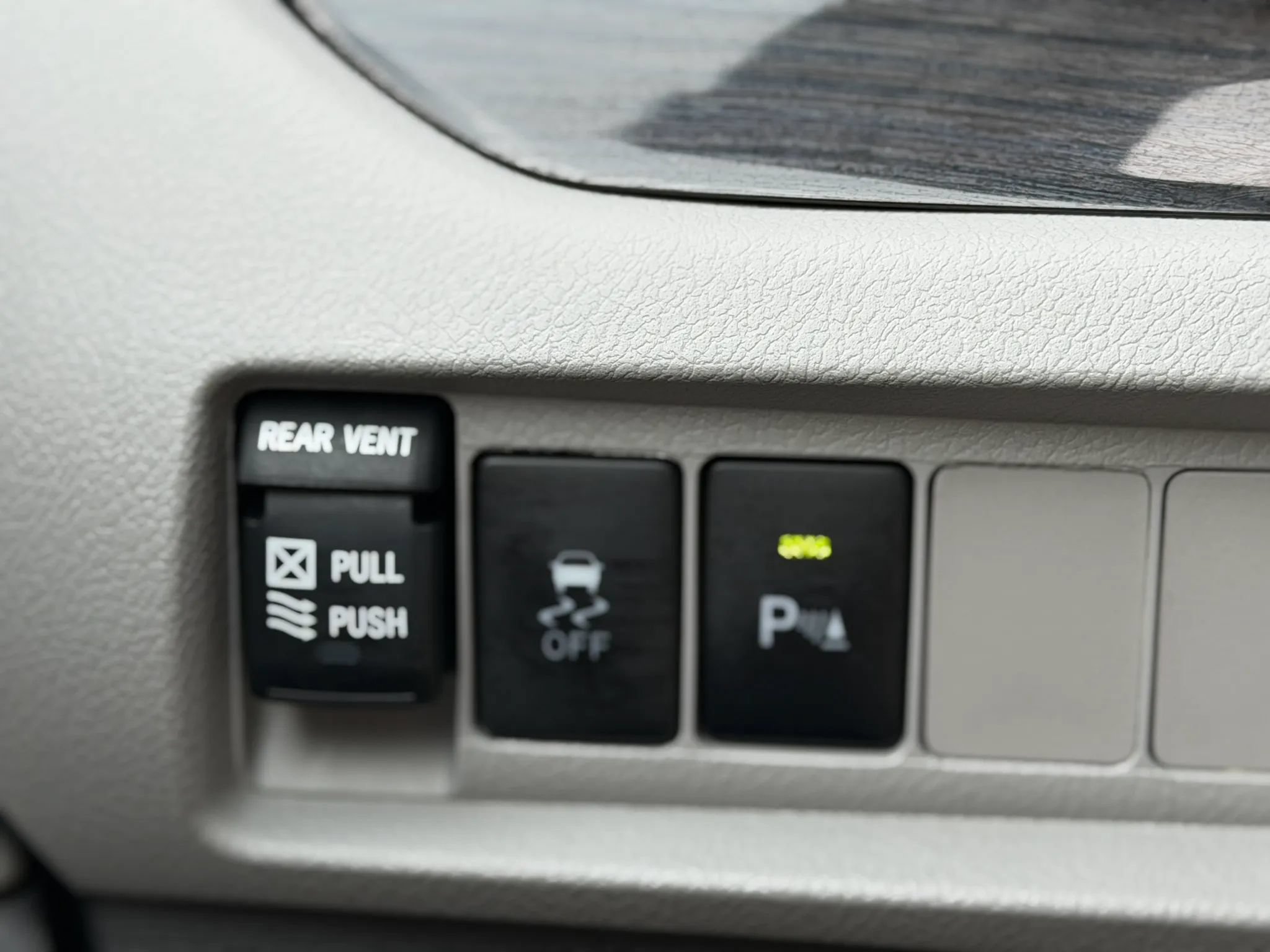 Used 2018 Toyota Sienna XLE w/ XLE Navigation Package AWD/4WD image 21