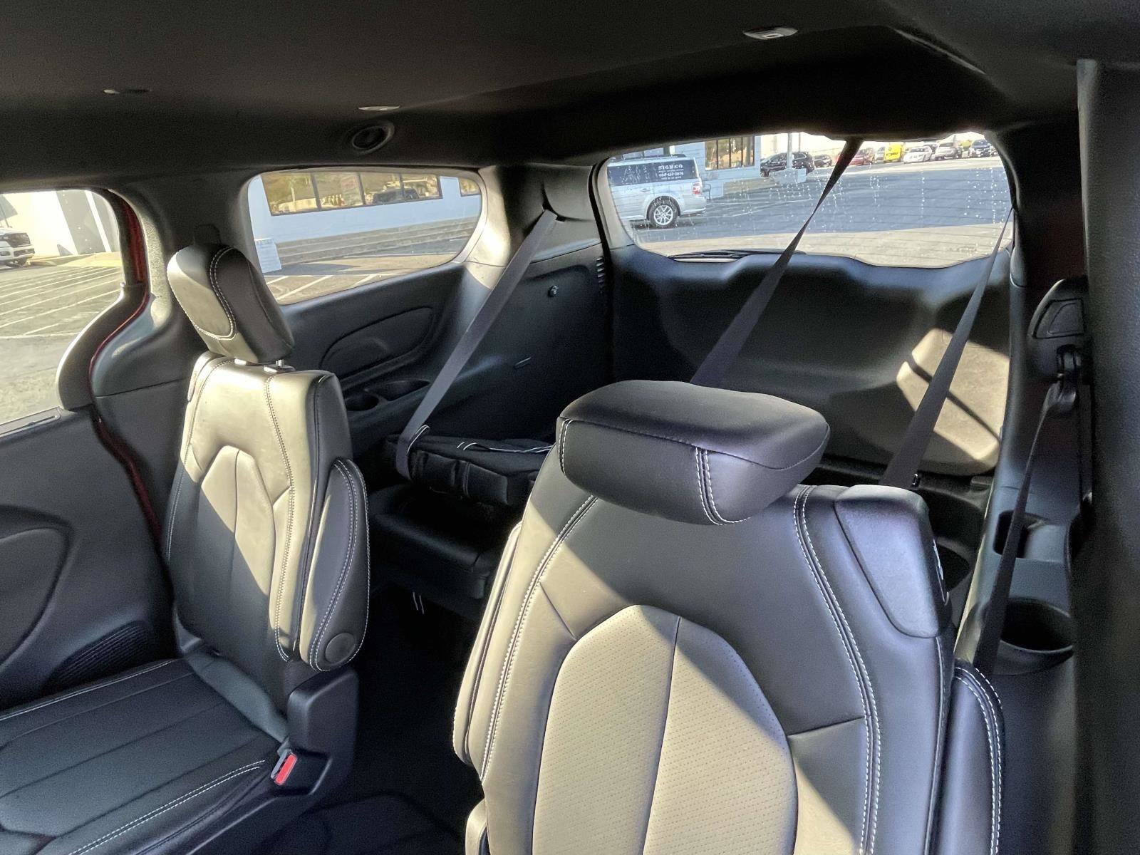 New 2026 Chrysler Pacifica Select FWD image 8