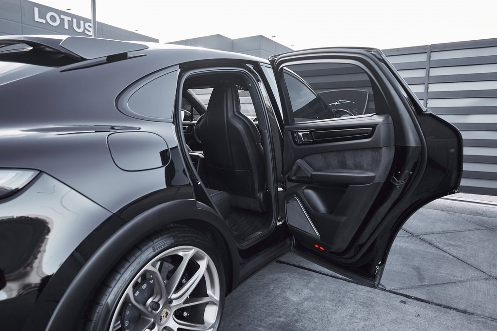 Used 2023 Porsche Cayenne Turbo GT image 33