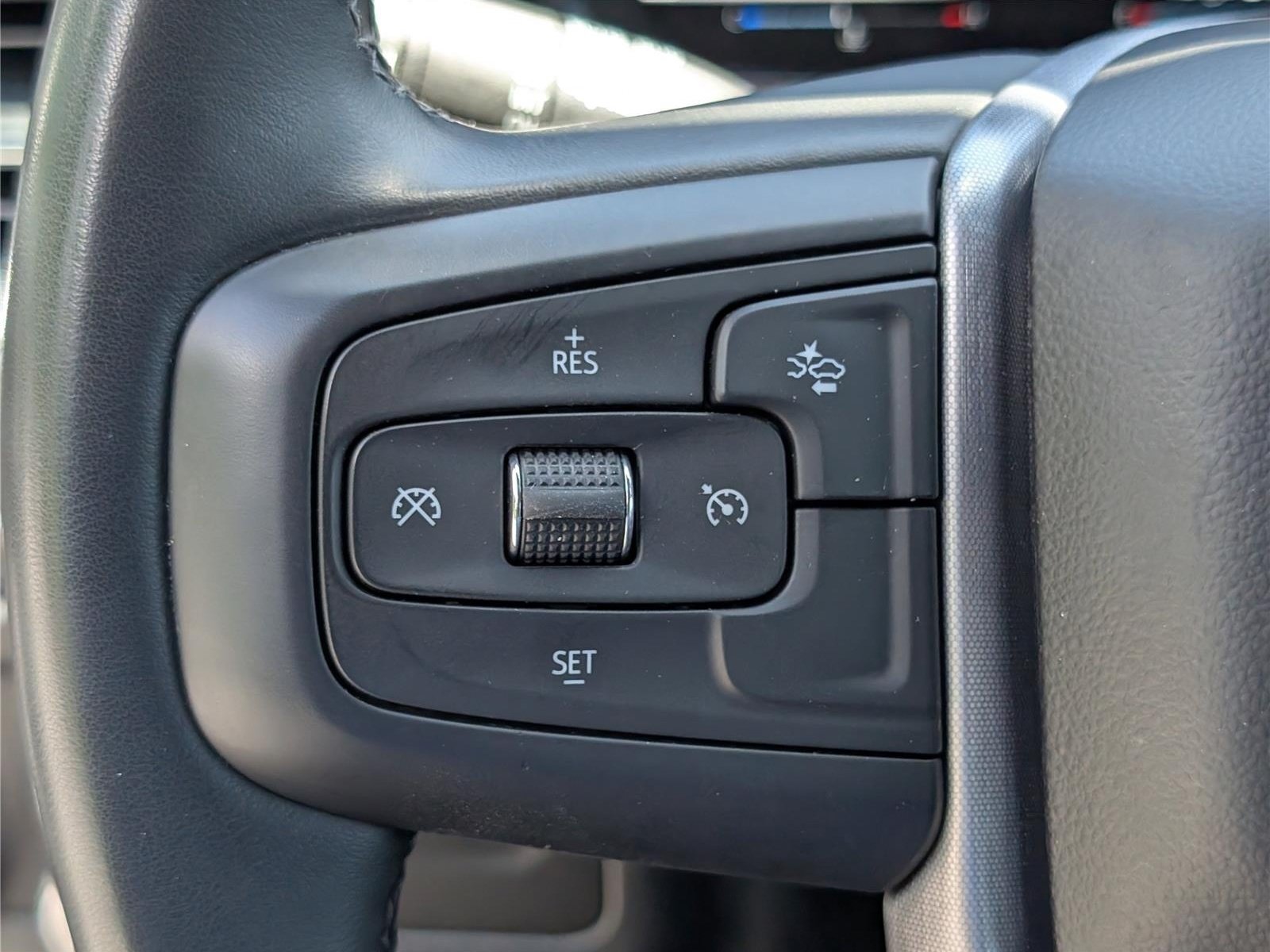 Used 2024 GMC Yukon SLT AWD/4WD image 26