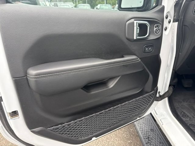 Used 2023 Jeep Wrangler Unlimited Sahara w/ Cold Weather Group AWD/4WD image 17