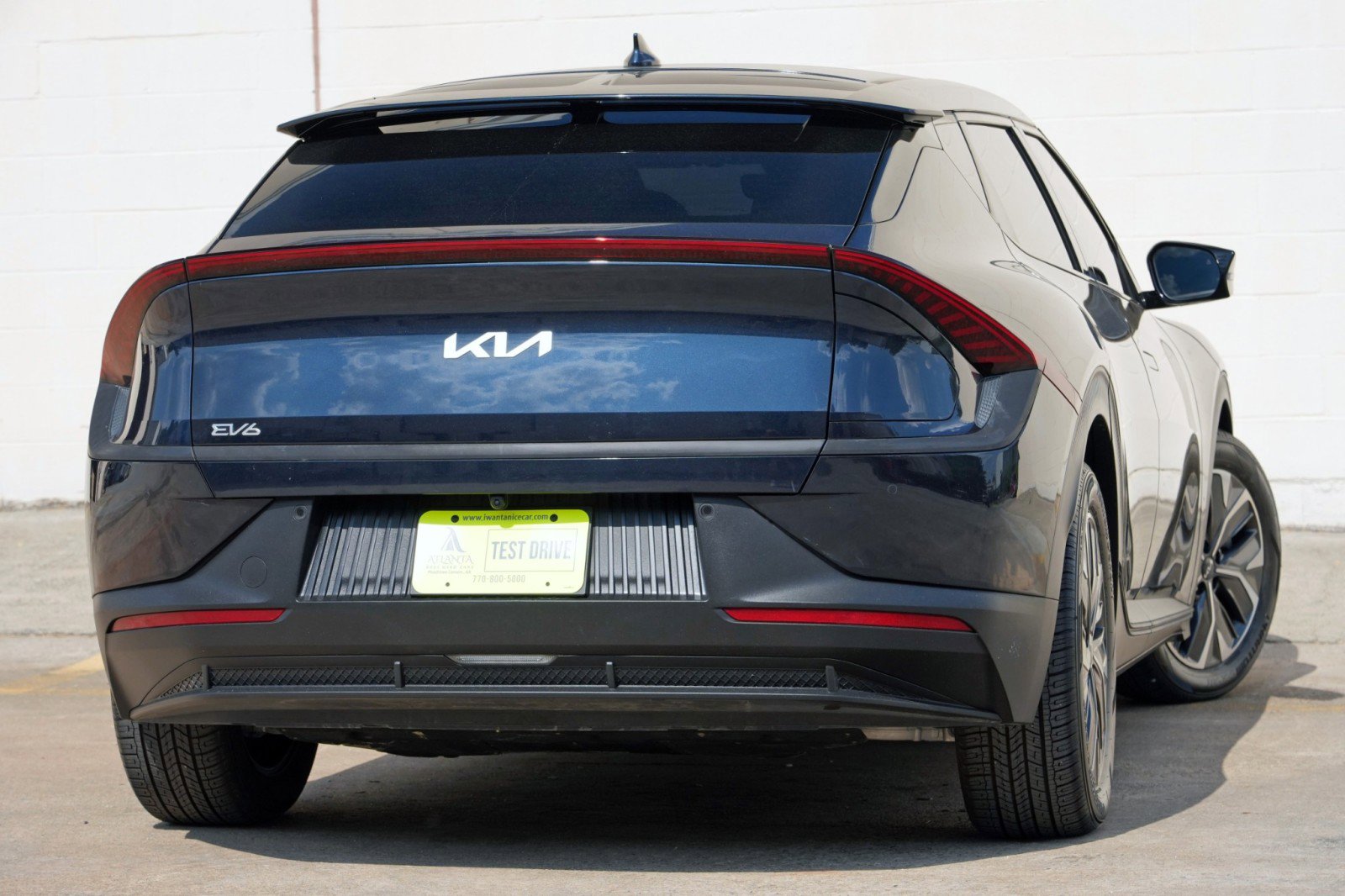 Used 2022 Kia EV6 Light RWD image 4