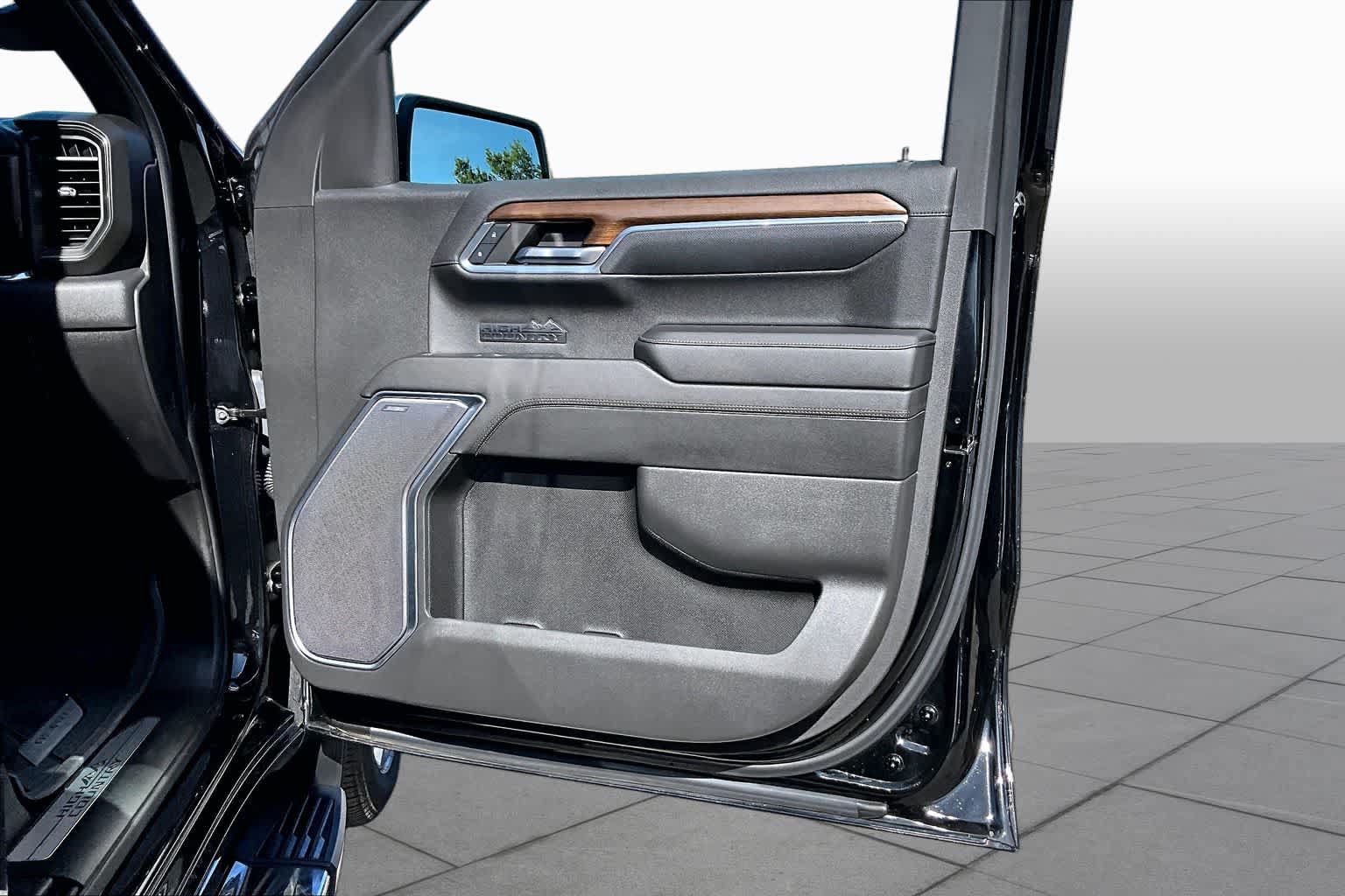 Used 2024 Chevrolet Silverado 1500 High Country w/ High Country Premium Package AWD/4WD image 27
