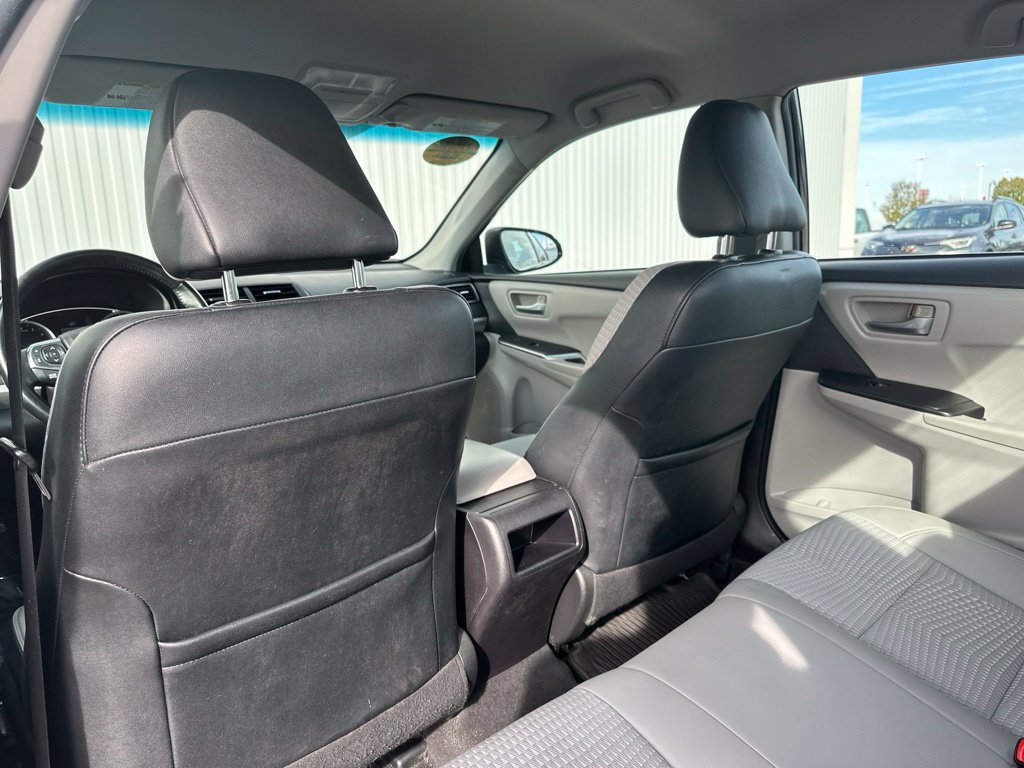 Used 2015 Toyota Camry SE FWD image 19