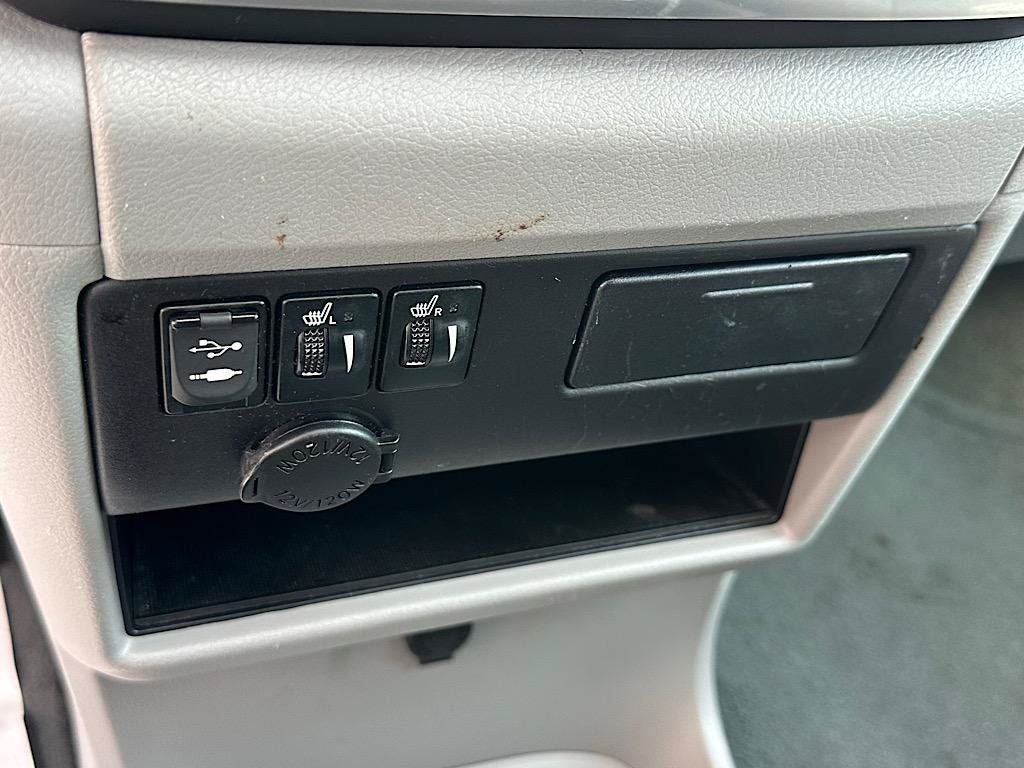 Used 2016 Toyota Sienna XLE w/ XLE Navigation Package FWD image 26