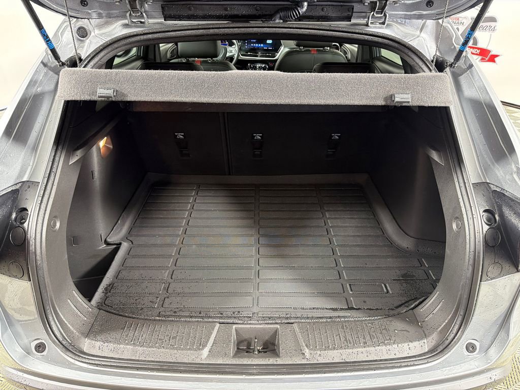 Used 2025 Chevrolet Trax RS w/ Driver Confidence Package FWD image 18