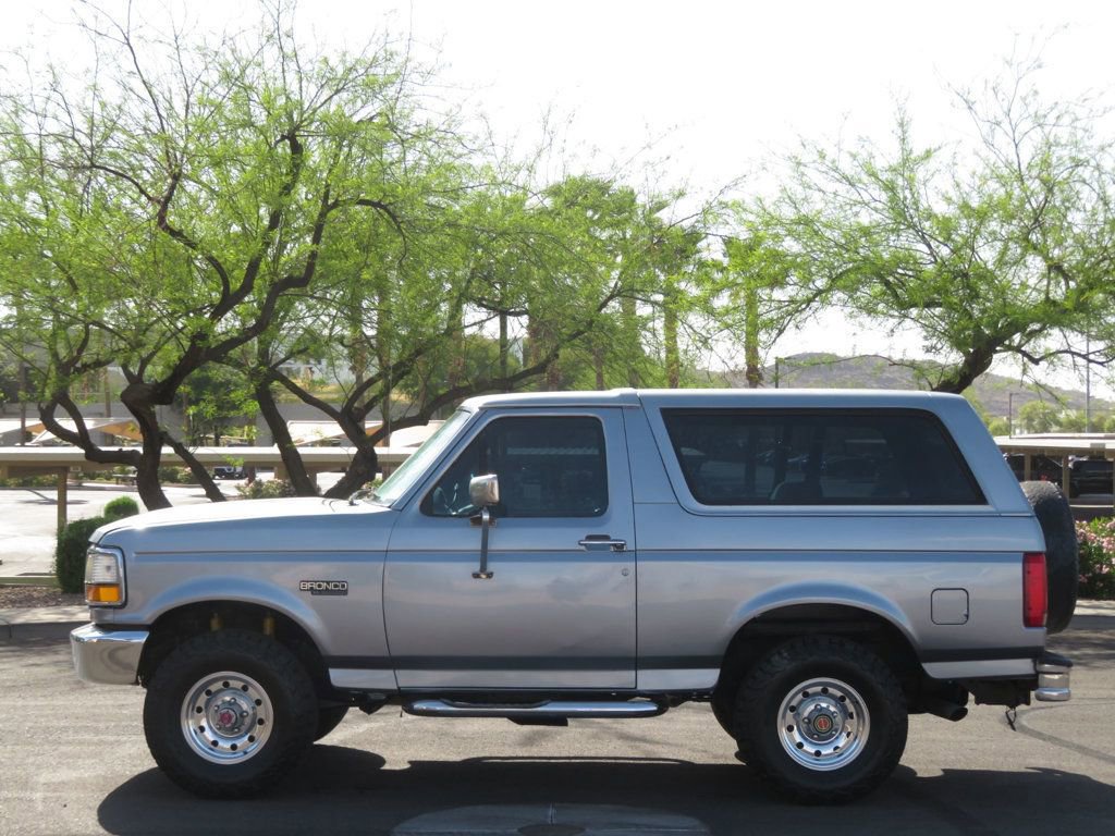 Used 1994 Ford Bronco XL image 2