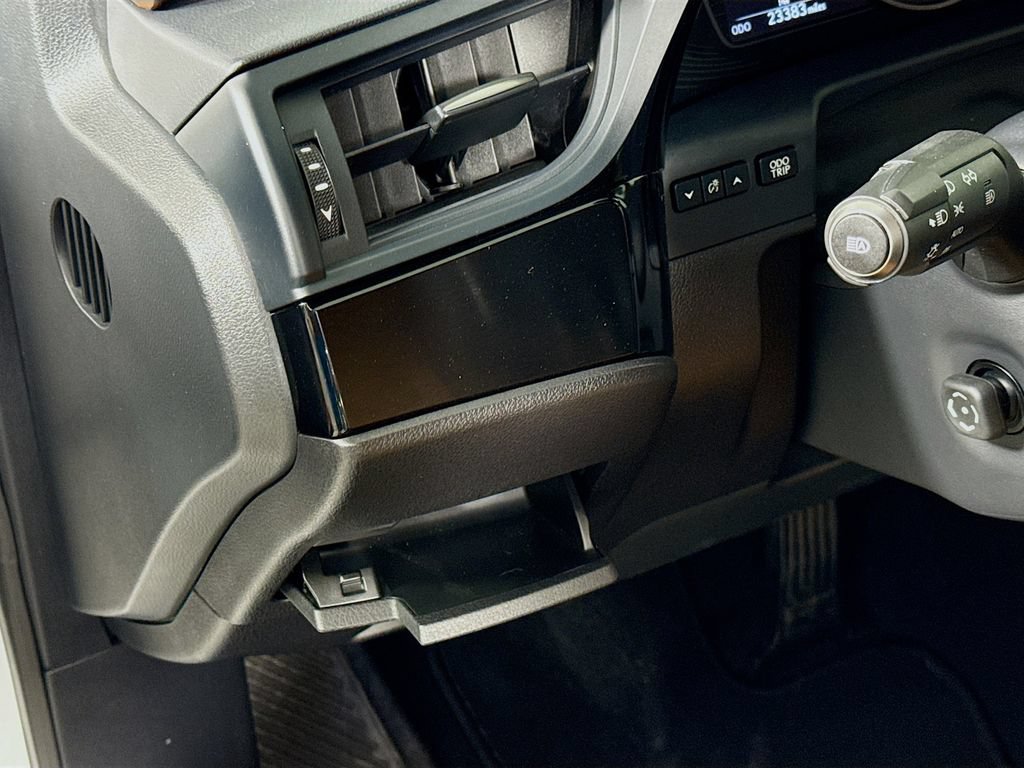Used 2024 Lexus ES 350 w/ Premium Package FWD image 10