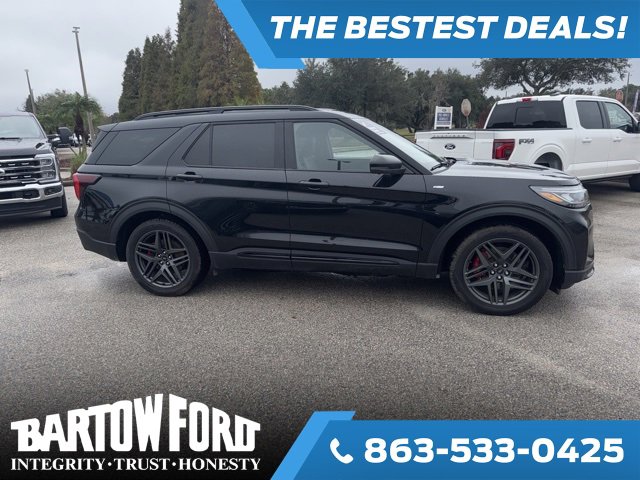 Used 2025 Ford Explorer ST-Line w/ Premium Package image 4
