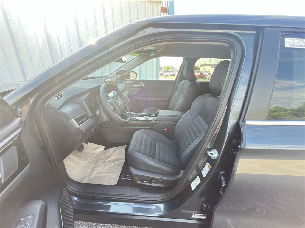 New 2025 Mitsubishi Outlander SE image 11