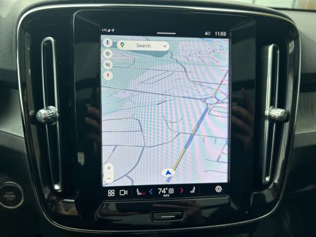 Certified 2025 Volvo XC40 B5 Plus AWD/4WD image 22