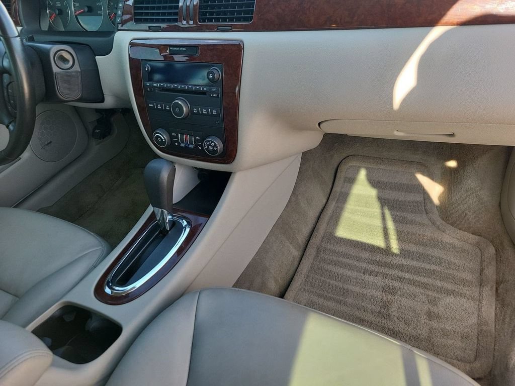 Used 2011 Chevrolet Impala LT w/ Luxury Edition Package FWD image 32