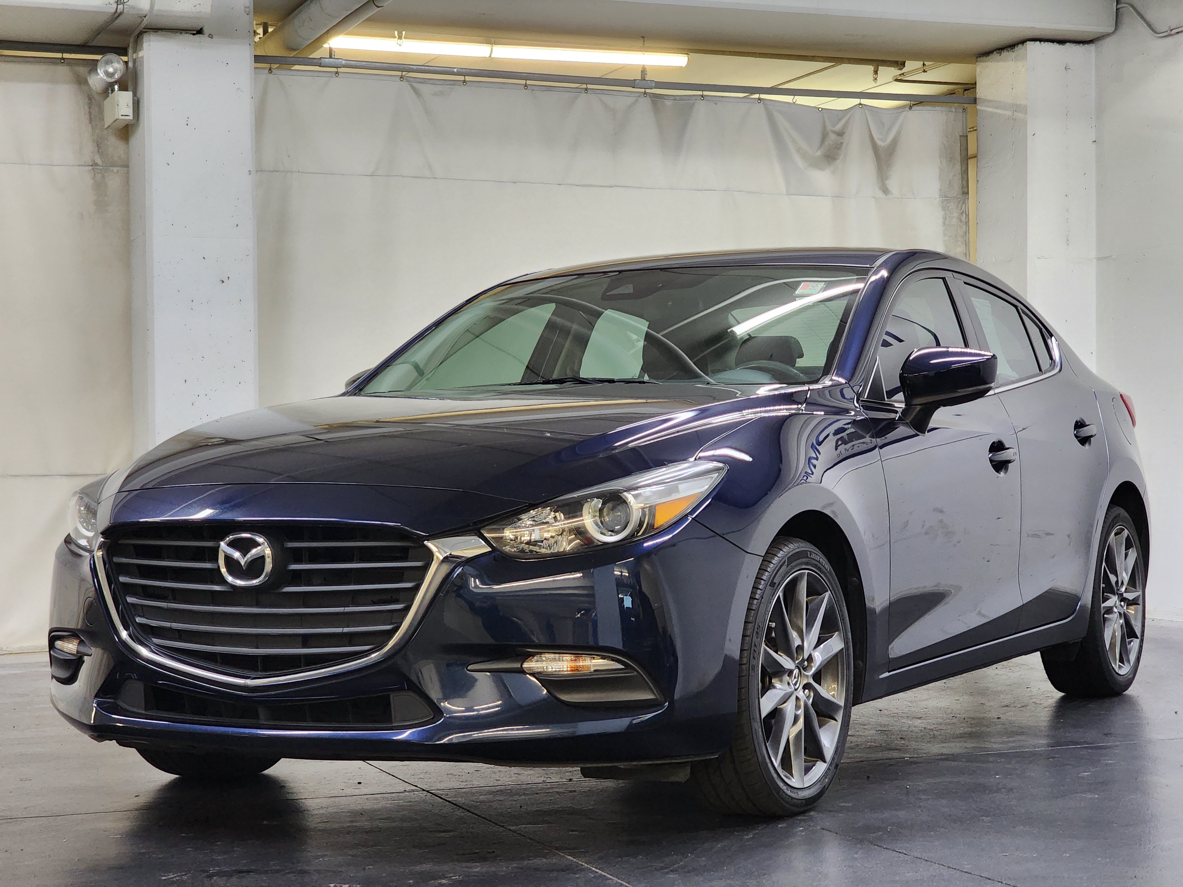 Used 2018 MAZDA MAZDA3 Touring FWD image 11